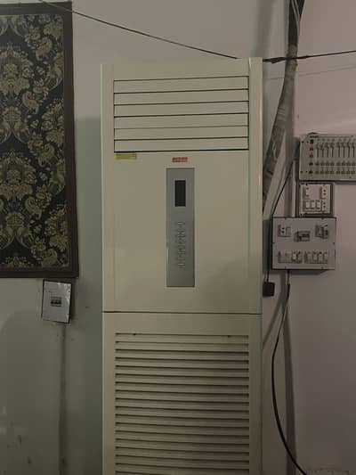 4 Ton ac is for sale in multan