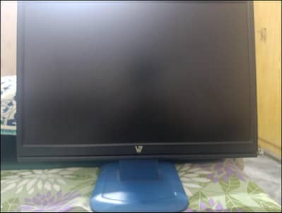 V7 19inch monitor with power cable 8/10 condiiton