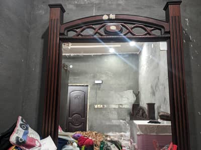 AN DRESSING TABLE WITH A BIG SIZE OF MIRROR.