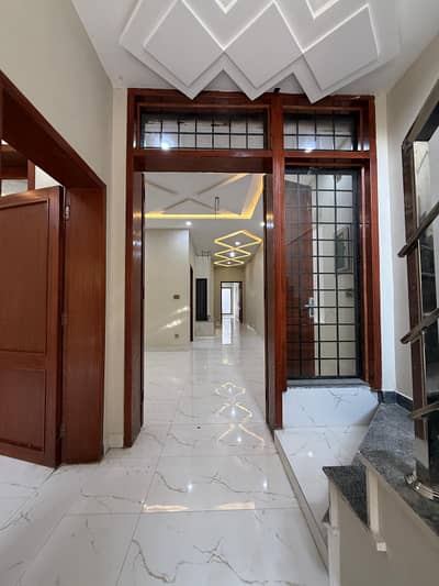 Brand New 8 Marla Upper Portion for Rent | 2 Beds + Drawing Room | TV Lounge | Kitchen | Garage | Near Canal & Jinnah Hospital | Ali Villas Society