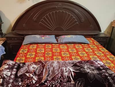 complete bed set in good condition