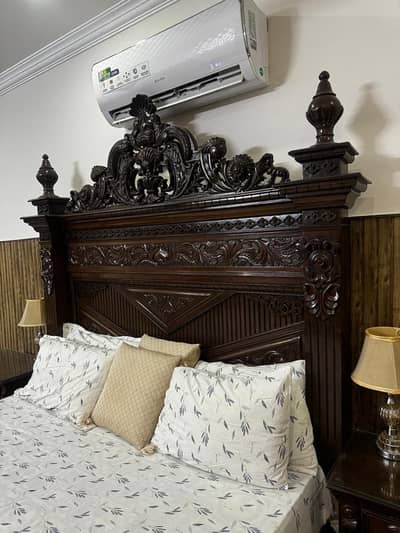 Traditional Wooden Chinioti bed