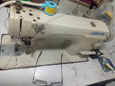 Juki machine Jack. 100% okay and in working condition