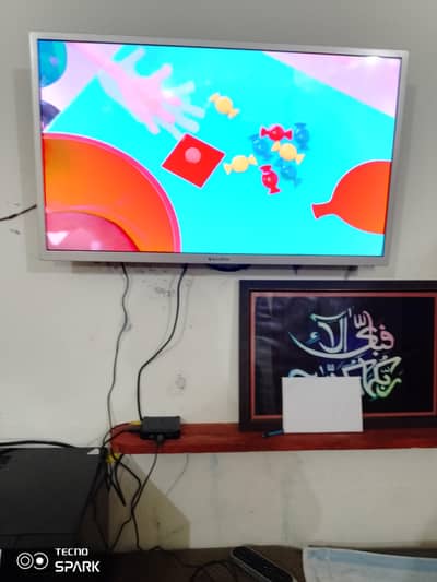 Eco Star LED with original golden border 32 inch