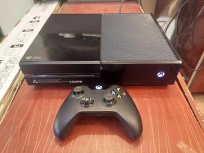 Xbox one 1TB with 14 games installed and complete accessories