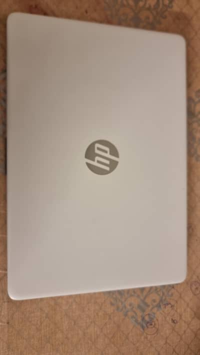 Hp 14 laptop laptop snow white colour great for students and office