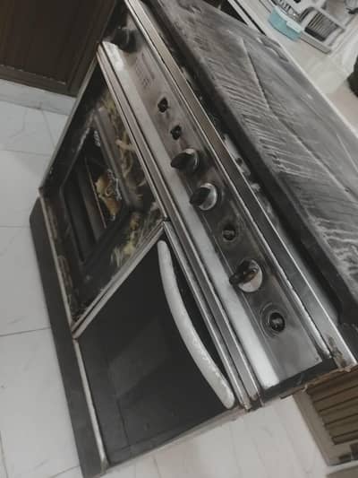 Mitsubishi Gas Stove & Oven (Working Condition - Glass Repair Needed)