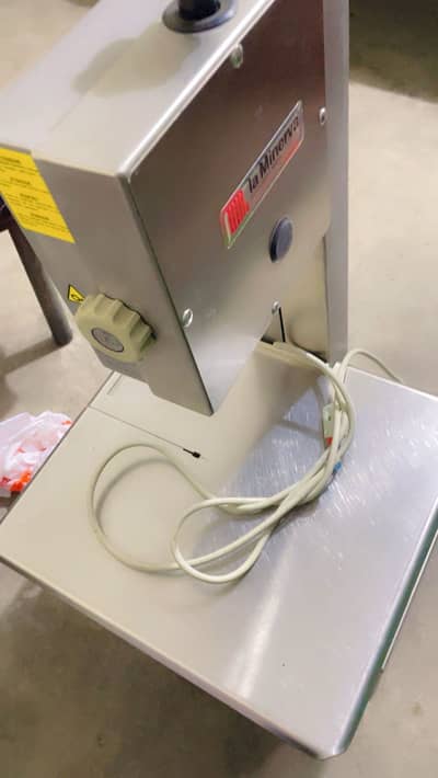 La Minerva Meet cutting bone saw