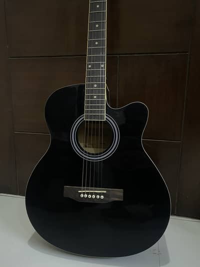 Black Large Size Guitar Barely Used with Yamaha Bag