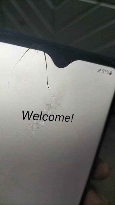 a10s glass break all ok 800rs me glass change exchange possible