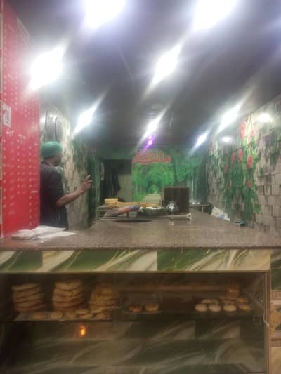 Rotia pakany waly ki & jalebi samosa maker ki urgent zarorat hai