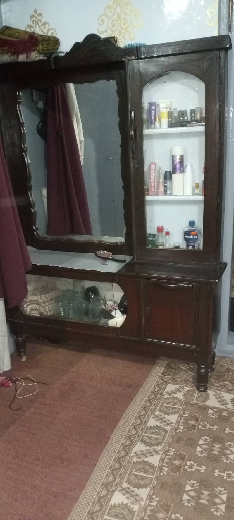 Dressing table . . A One condition 0
