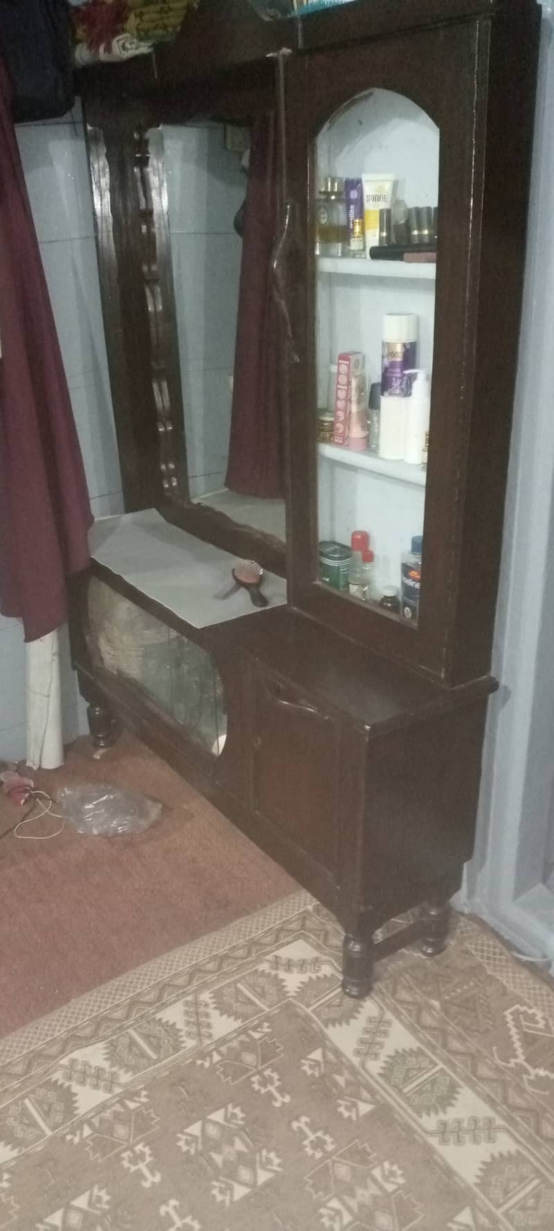 Dressing table . . A One condition 1