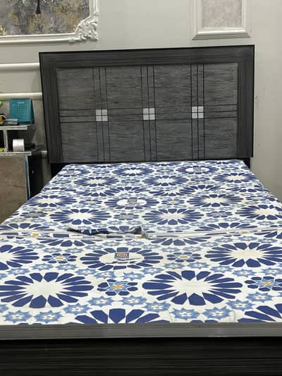 Single bed with Mettress