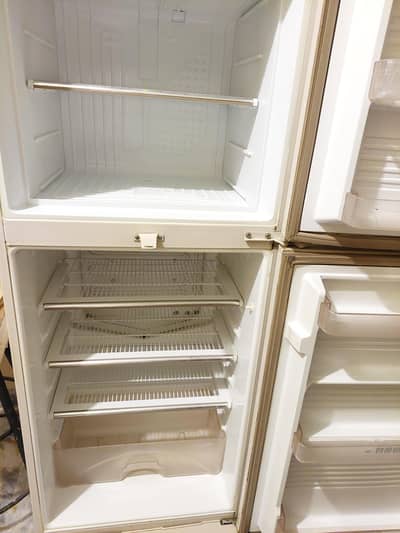 Dawlance medium size 12 cft 9175wb