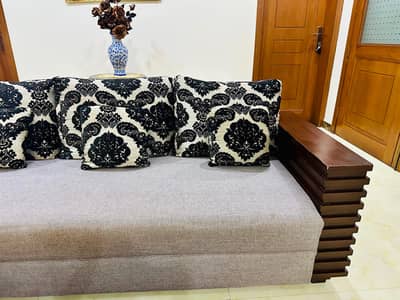 7 Seater Sofa – Comfortable & Well Maintained