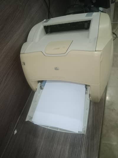 hp printers 12000 lastr jet  cable ka sat conact hota hy