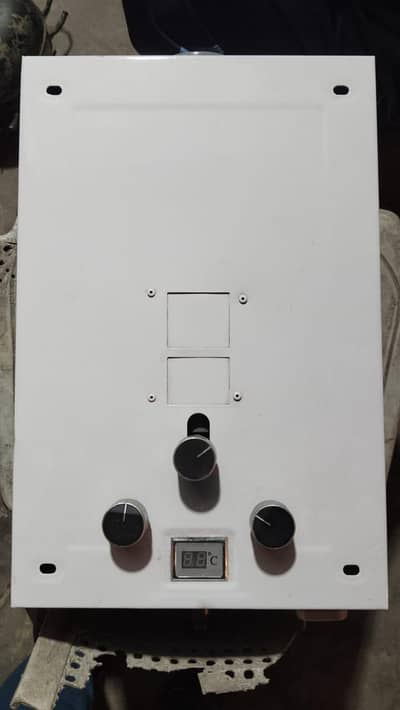 6 Ltr capacity In copper pipes & Tank