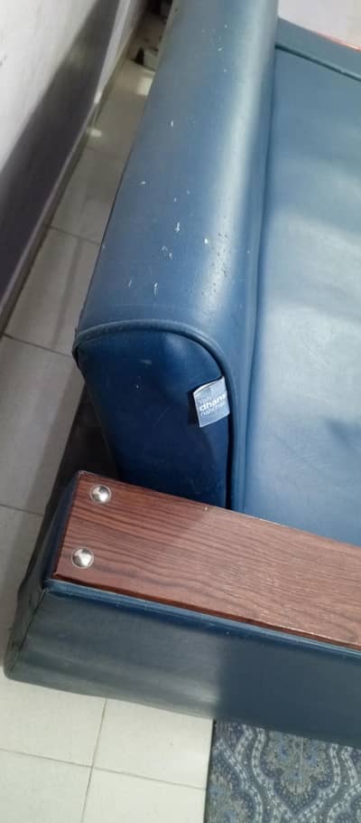 sofa cumbed in good condition