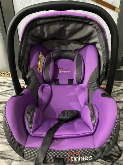 Tinnies baby Cary cot / Car seat