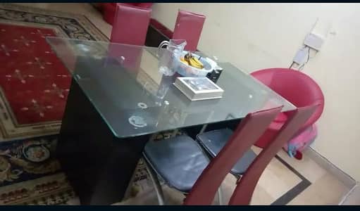 Dinning Table with 6 chairs. .