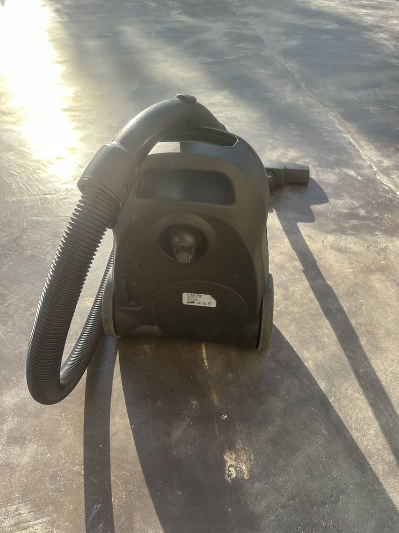 Vacuum cleaner 4