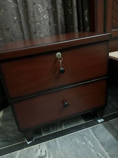 single bed with sidetable