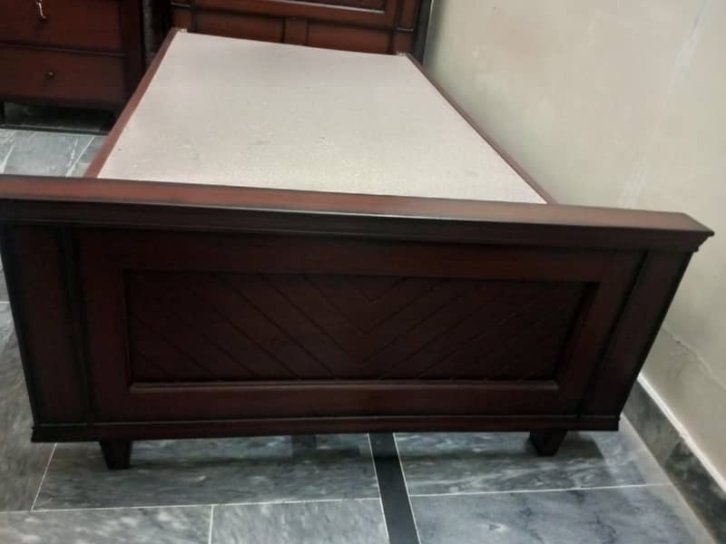 single bed with sidetable and mattress 2