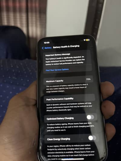 Iphone 11 all okay jis bhai na lana ho wo rabta karay