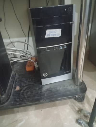 computer trolley bilkul new Hy abhi lii Hy shifting ke waja sy sale