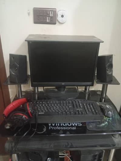 computer trolley bilkul new Hy abhi lii Hy shifting ke waja sy sale