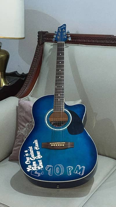 6 string acoustic Guitar in fresh condition