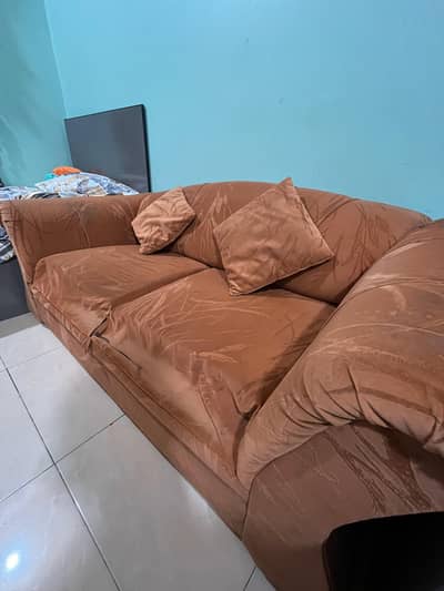 good condition 2 seater sofa with 2 cusion