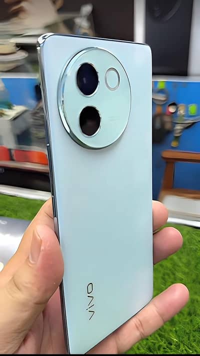 Vivo v30e 5G ( 8/256) . . indisplay finger print