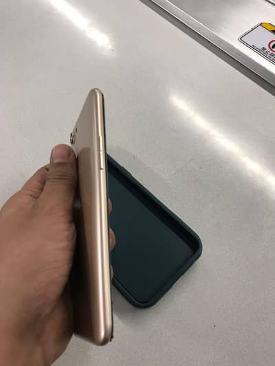 iPhone 7 or oppo a83 3.32