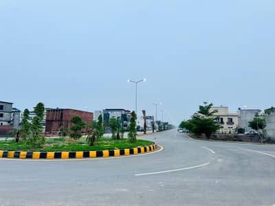 10 MARLA 85FT ROAD PLOT NEAR TO PARK & MASJID