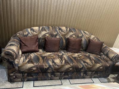 Urgent sofa set for sale.