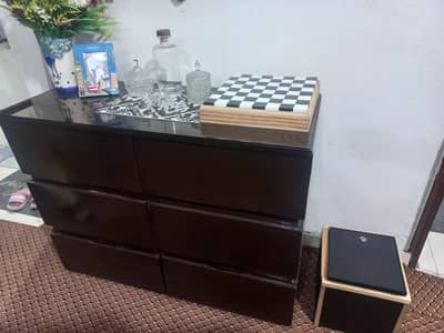 bed set with dressing and side tables