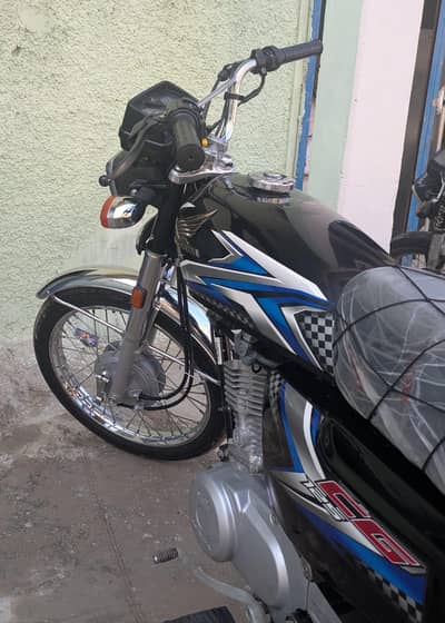 125 2025 model 1 hand use genuine condition all parts untouch