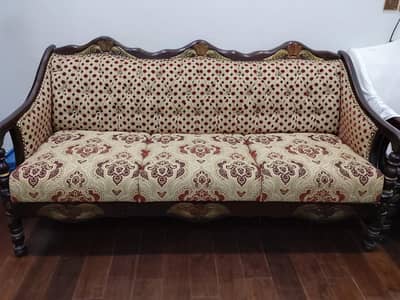 5 Seater Classic Wooden Sofa Set – Excellent Condition