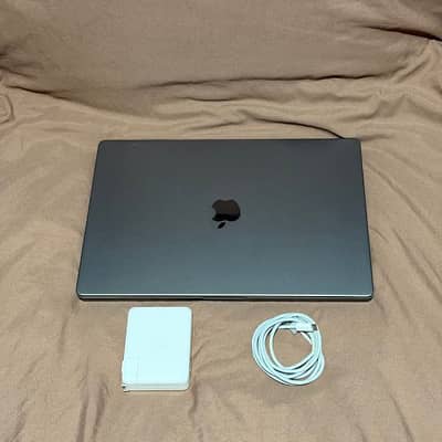 MacBook Pro M2 Max 1TB storage