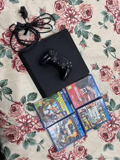 Ps4 slim 1Tb + 4 games + controller