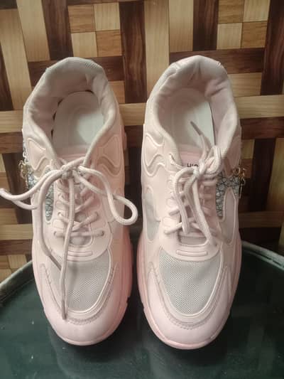 pink chain shoes
