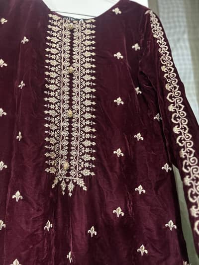 Velvet shirt 3pc fancy with gharara (Batik)
