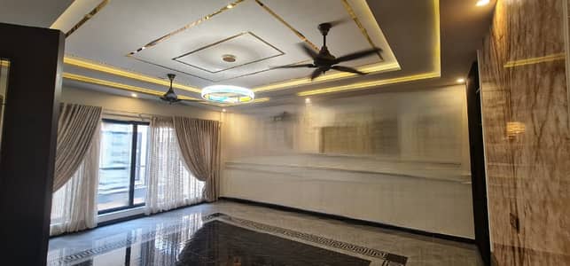 F-7/4: 1200 Yards, 12 Bedrooms Prestigious House, Full Basement, Ideal for large families or diplomatic missions seeking luxury space and a prime location, Rent: USD 18,000 per month