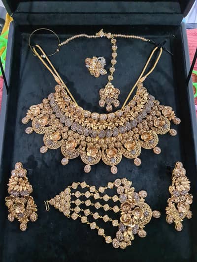 Classy & luxury bridal jewllery set