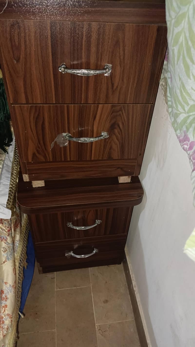 Dressing 2 bedside Table 6