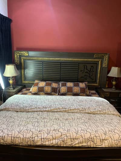 king size wooden bed