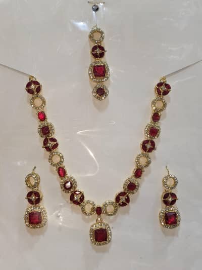 jewellry set maroon colour
