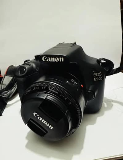 Canon 1200D For sale very slightly used